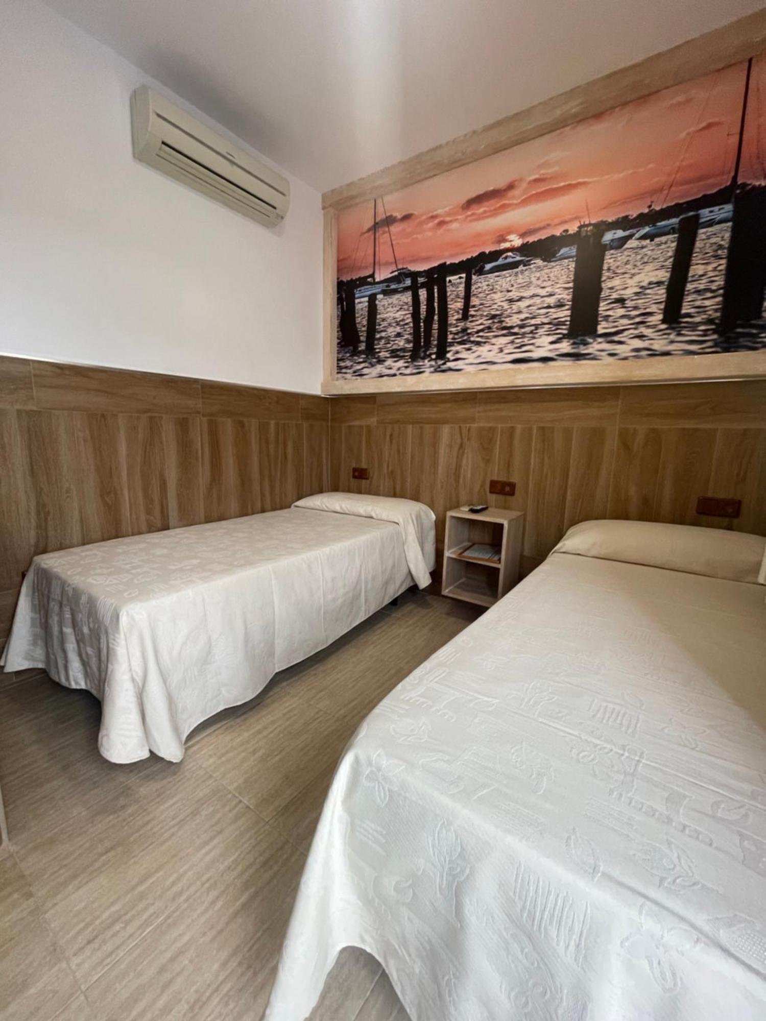 Hostal Noli Chiclana de la Frontera Exterior photo